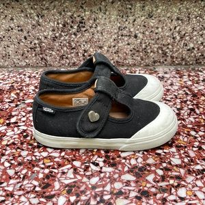 Toddler size 9 vans. Velcro.